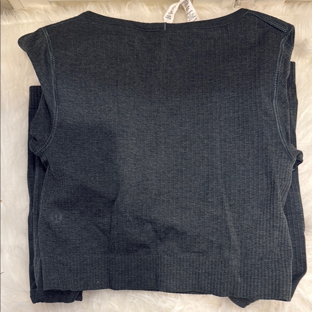 Lululemon top - Picture 3 of 3